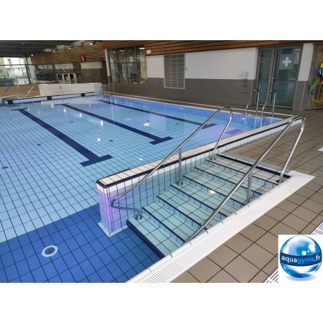 Rampe d'escalier piscine