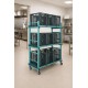 Chariot mobile PVC porte-caisses 9 bacs en environnement piscine