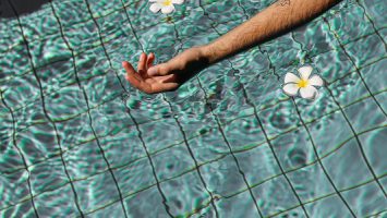 Lève personne pour le transfert en piscine