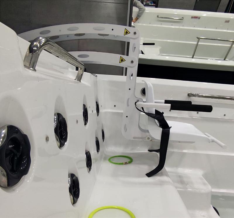 Lève-personne piscine PMR pour spa intérieur